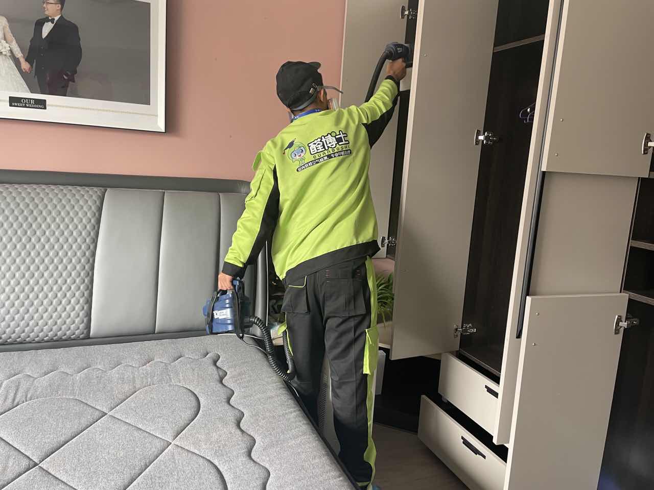 新衣柜的甲醛会附着在衣柜的衣服上吗? 新衣柜的甲醛会附着在衣柜的衣服上吗?